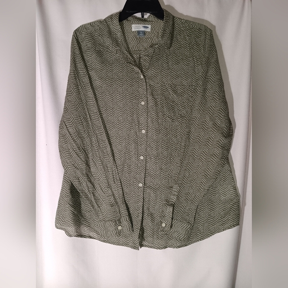 Old Navy Green Herringbone Button-Up Shirt - Picture 3 of 4